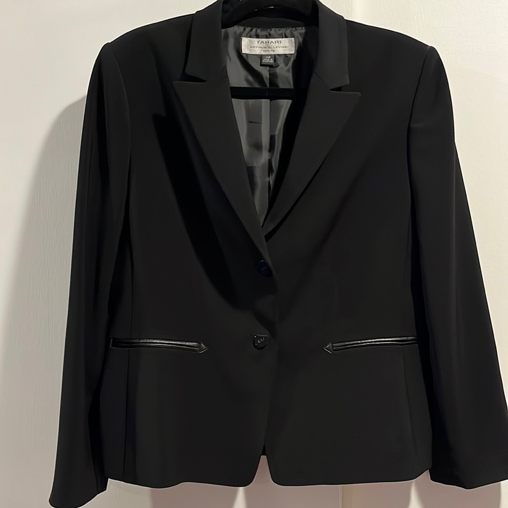 Tahari Petite Women’s blazer in 14P